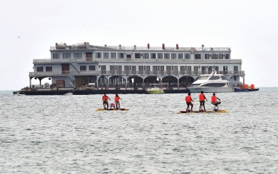 位于三亚市大东海附近海域的海上会所（3月22日摄）。新华社发