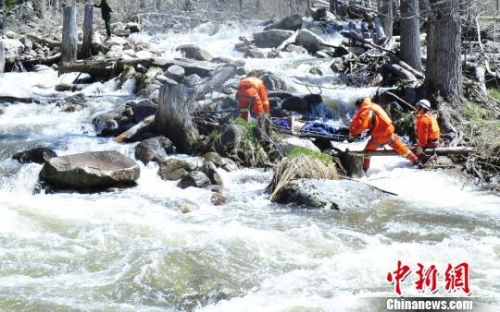 新疆阿勒泰旅游景区工人坠河 一死一失踪(图)