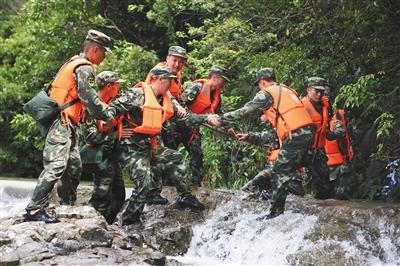 游客江门漂流突遇山洪8死10伤 16岁高中生遇难