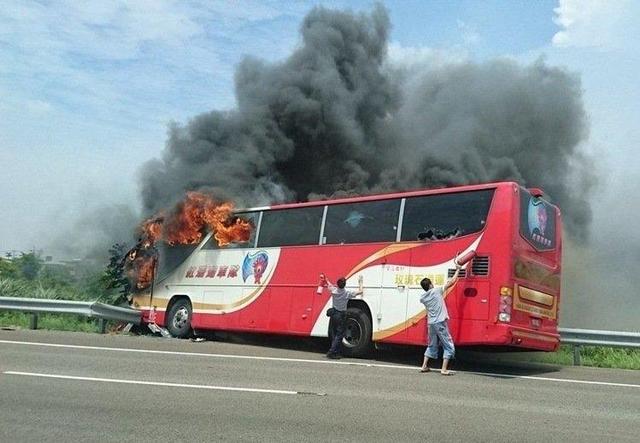 台湾大巴起火事故将结案 司机或灌醉自己再纵火